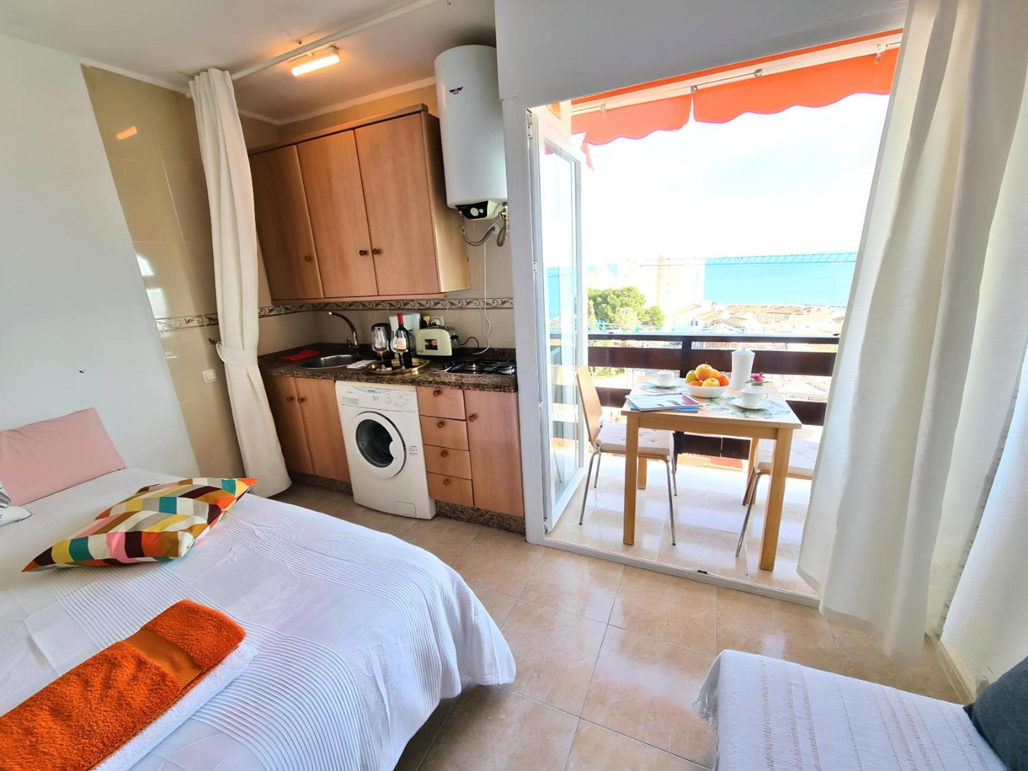 Estudio Las Naciones Bellavista Benalmadena Bagian luar foto